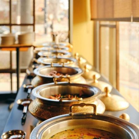 Fabhotel Vat - Meera Bagh Delhi  Eksteriør bilde