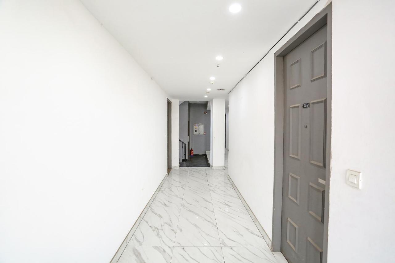 Fabhotel Vat - Meera Bagh Delhi  Eksteriør bilde