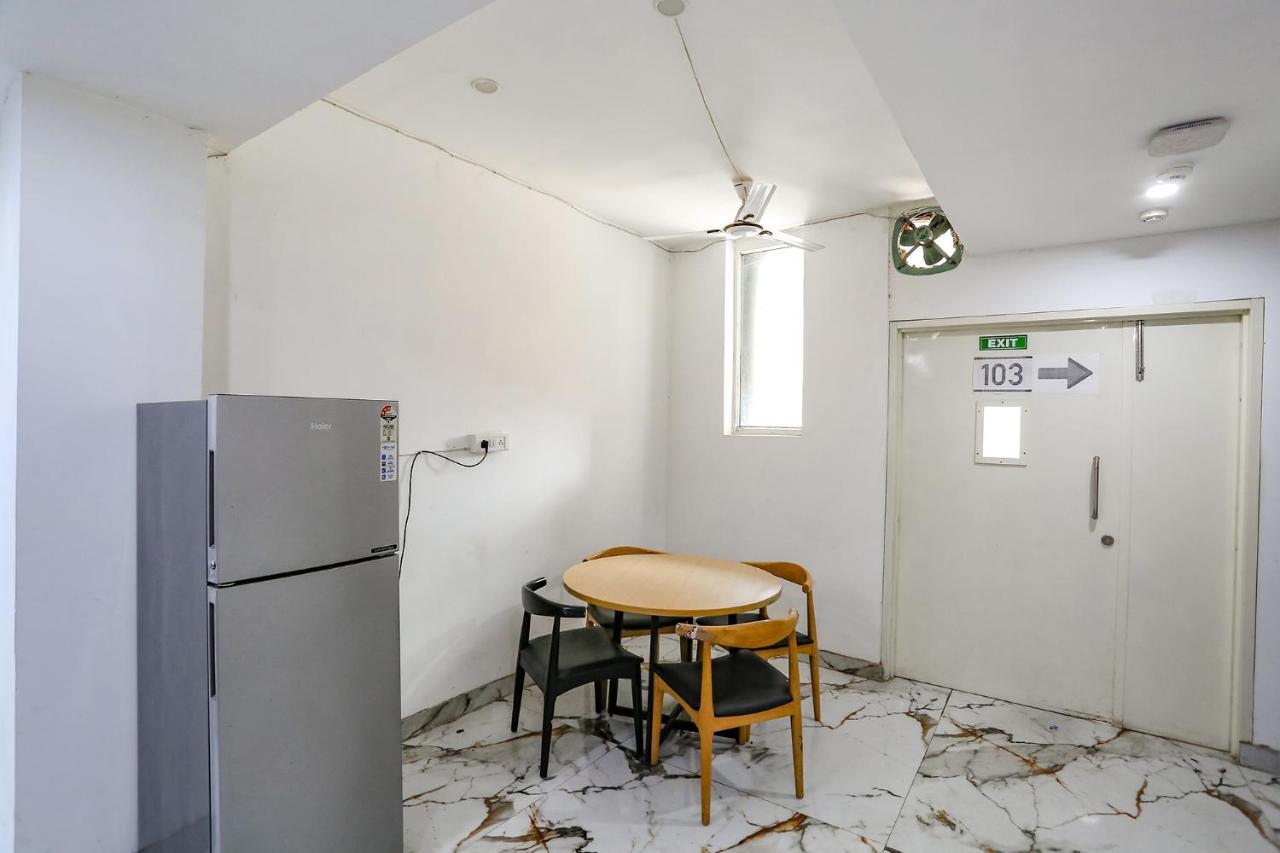 Fabhotel Vat - Meera Bagh Delhi  Eksteriør bilde