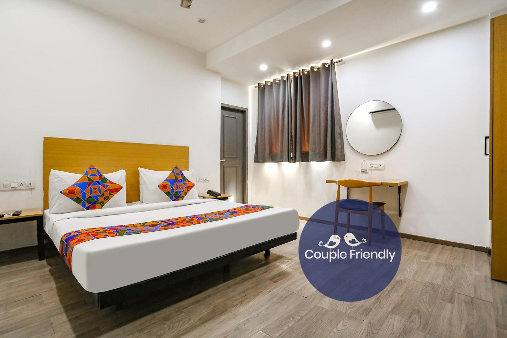 Fabhotel Vat - Meera Bagh Delhi  Eksteriør bilde